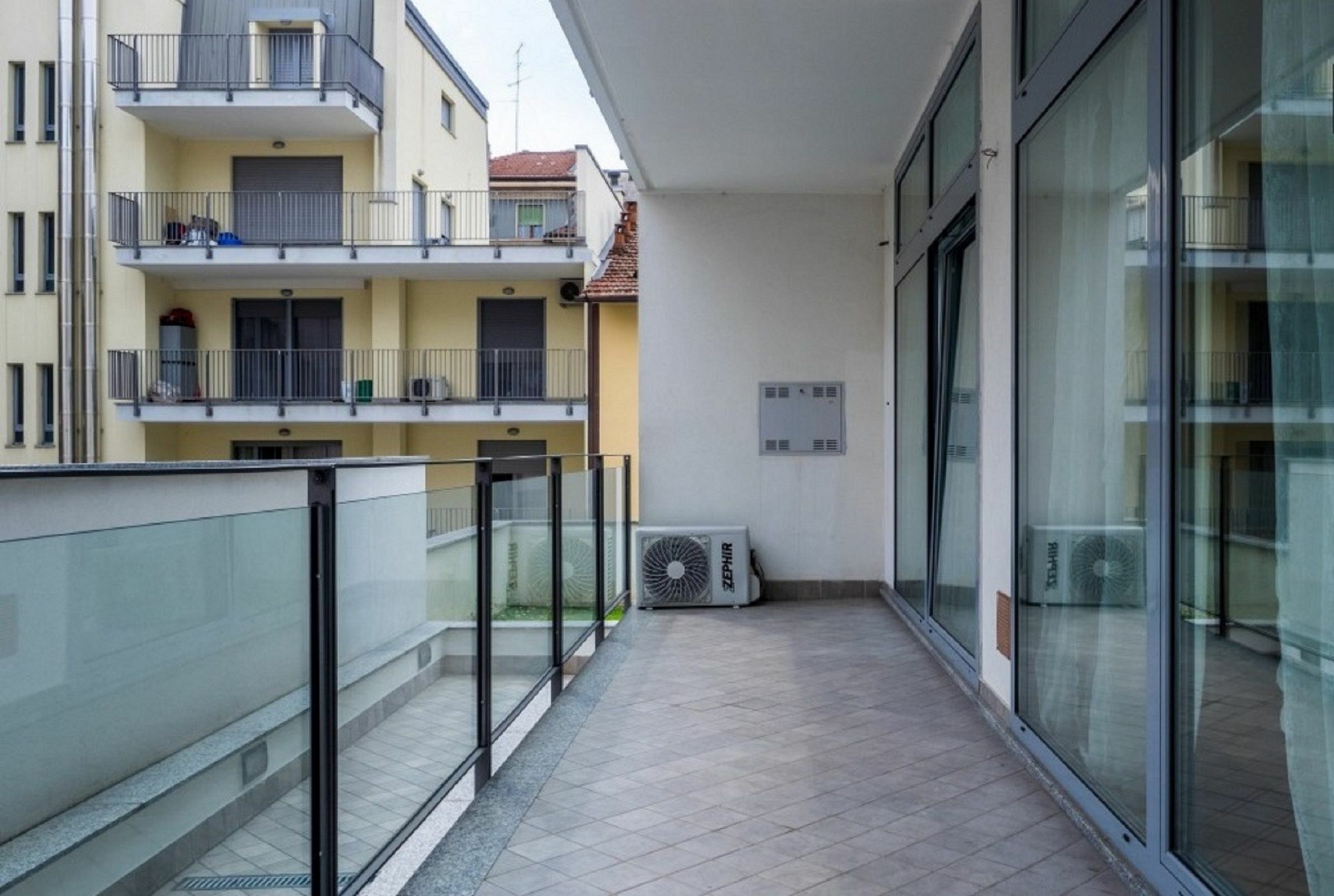 Red Line Apartments Milano Exteriör bild
